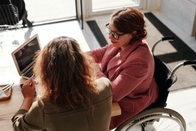 Establecer relación cercana con clientes a través de servicio excepcional