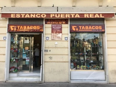 Estanco Puerta Real, exp. 37, IQOS official reseller premium.