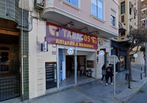 Tabacos Abierto A Mediodia