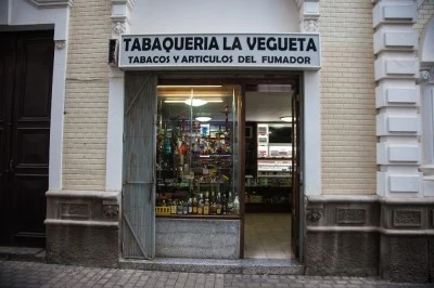 Tabaquería La Vegueta, (Cigarrillos, Vaper, Puros &amp; Artículos de fumador)