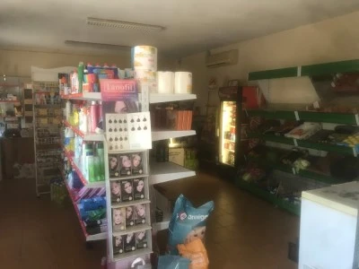 Tienda De Comestibles Y Despacho De Pan